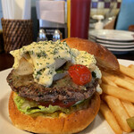 GRILL BURGER CLUB SASA - "限定10食"
            【4月のMonthly Burger】
            『春野菜のグリルタルタルBurger¥1,150』
            ※平日ランチは、ソフトドリンク付