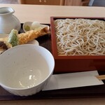 そば屋十六文 - 料理写真:天もりそば