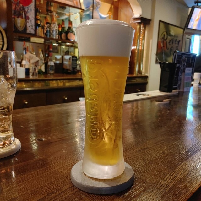 Reve Cafe 旭川のバー &ndash; 夜間営業のカジュアルな雰囲気