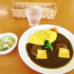 ゆい・ゆい本舗 - チーズハンバーグカレー５５０円（サラダ付き）