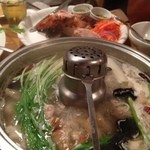 コカレストラン＆マンゴツリーカフェ - これが名物鍋料理の『タイスキ』です。