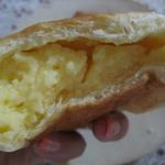 BAGERI AELLING - カスタードたっぷり