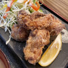 ふつうの居酒屋 - 筋肉質のもも肉を使った唐揚げ