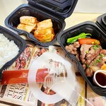 焼肉の龍園 - 黒毛和牛上カルビ、白菜キムチ、ご飯3点で2200円(Uber)、味も考慮するとフーデリ目線ならむしろ良心的な価格帯と言えます