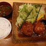 京ごはんふわっとふわっと - 熱々の煮込みハンバーグ