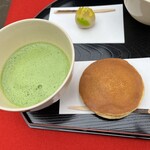 六義園 吹上茶屋 - どら焼きとお抹茶セット