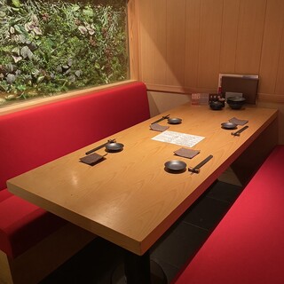 1階の半個室です。ゆったりお座りいただけます。