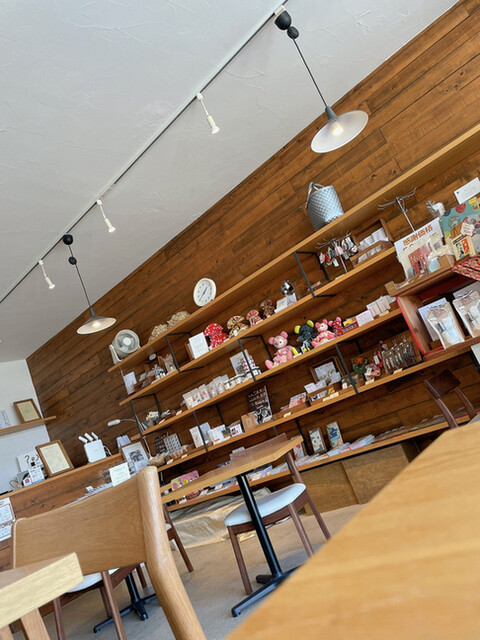 中町カフェー 亘理 &ndash; 落ち着きのあるカフェ