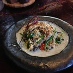 琉宮 - アグーの玉子炒め。沖縄らしい一皿だが、島の食堂とはまた違った上質さがある。もちろん、どちらも素晴らしいことは言うまでもない。