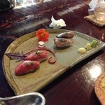 琉宮 - 宮古牛の握り。レアも良いが、炙りも香ばしく、甲乙つけ難い… が、つける必要もない。