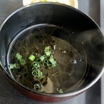 島黒豚しゃぶ 砂浜 - あぐーランチメニュー「あぐーバターキノコ定食」(1100円)のスープ