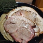 中華蕎麦 ひら井 - この焼豚の存在感！