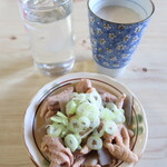 Shirai Shokudou - もつ煮，甘酒，お冷