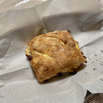 DONQ - クランベリーとホワイトチョコのパヴェ ¥281