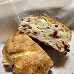 DONQ - クランベリーとホワイトチョコのパヴェ ¥281