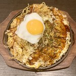 お好み焼 鉄板焼 伊知郎 - 肉玉そば 目玉焼き