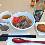 日本橋室町 すもと館 - 淡路牛の牛丼、コロッケ