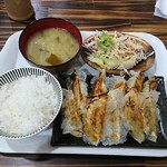 Kikumaru - 餃子定食 ニンニク餃子＋とりしそ餃子