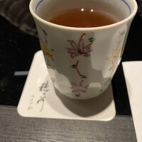 銀座 穂の河 - 初めはほうじ茶熱々です
