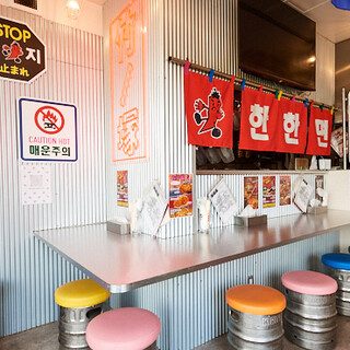 Have a fun time in a cutely designed space that looks like an authentic food stall♪