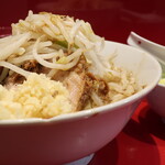 ラーメン二郎 - ラーメン半分＋ニンニク＋白ネギ