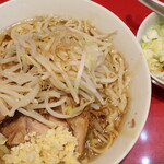 ラーメン二郎 - ラーメン半分＋ニンニク＋白ネギ