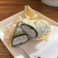 天ぷら新宿つな八 大丸東京店 - 白魚海苔巻き９９０円。白魚をふんだんに使い、旨味をしっかりと楽しめる贅沢な一品です（╹◡╹）（╹◡╹）