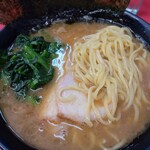 ラーメン 杉田家 本店 - 麺