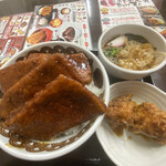 Terekatsu hompo kachimasu - ・名古屋たれかつ丼　松（5枚）ご飯大盛り
                        ・たれからコンボ
                        　　たれから2個、ミニそば、サラダ
                        （2023年4月3日撮影）