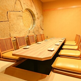 [Private banquet room with sunken kotatsu] A private room with sunken kotatsu that is perfect for parties for 7 to 10 people.