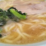 横浜らーめん 本牧家 本店 - ラーメン並(近景)