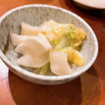 酒場  シナトラ - かぶと白菜の浅漬け　580円