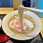 超純水採麺 天国屋 - 「浅利しじみ昆布水」は旨味が濃厚で、これだけでも全部食べられそうです