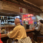 Hatsutori - 火野正平アニィが居るんかとマジで思ったよ！！！
                      
                      店内はカウンターとテーブル2脚
                      
                      12〜3人でいっぱいのなる小さな店
                      
                      老夫婦2人でやっておられます。
                      
                      
                      
                      