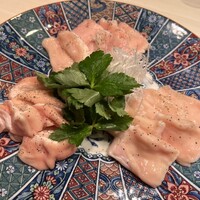 焼肉 しんうち 神楽坂 - もつしゃぶ❤️
                    塩ホルモン(ギャラ)、ちょうちょ(コプチャン)、しまちょう(テッチャン)