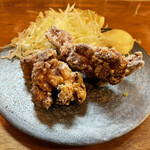 Futsuuno Izakaya - 鶏の唐揚げ。もっと食べたいと思いました。ジューシーでカリッとしていて濃いめの醤油味が見事でした。