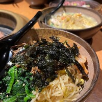 ホルモン焼肉 富や 栄店 - 
