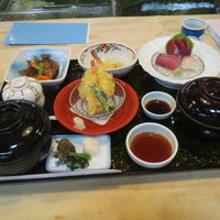 稚加榮 本店 - 和定食：粒出し辛子明太子・勘八と鰹、鯛の刺身・海老、さつまいも、ピーマンの天ぷら・鯛と人参、いんげんの煮物・揚げ出し豆腐・茶碗蒸し・香の物・ご飯・蟹のあら汁1