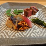 煮焚 しのみや - 赤牛のヒレカツ、真魚鰹の山椒醤油焼き、ツロムツの塩焼き