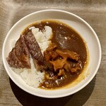 ヴィラージュ伊豆高原 - 牛スジカレー、サーロインステーキ乗せ