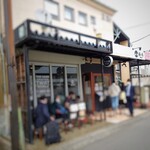 自家製手もみ麺 鈴ノ木 - 並び始めの行列