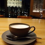 Hotel Indigo Inuyama Urakuen - バー   ヨヤマ   で カフェオレ