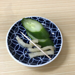 リッチなカレーの店 アサノ - 最初にくるお漬物