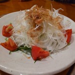 海鮮・寿司居酒屋 七福 - 新たまねぎサラダ