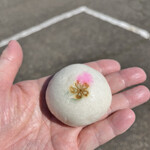 御菓子の小浜屋 - 料理写真:桜まんじゅう（税込み１２０円）