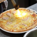 トリワイン ＰＩＫＯＳＨＨＨＵ - ピザ炙り中