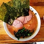 横浜家系 麺屋はやぶさ - チャーシュー麺
      