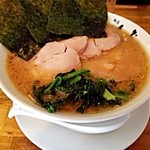 横浜家系 麺屋はやぶさ - チャーシュー麺
      