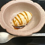 赤坂おぎ乃 - ミルクアイスクリーム　黒蜜