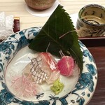 赤坂おぎ乃 - 桜の香りを移した桜鯛　お造り